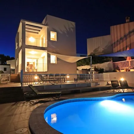 Bella, 350m Zum * Cala Galdana (Menorca)