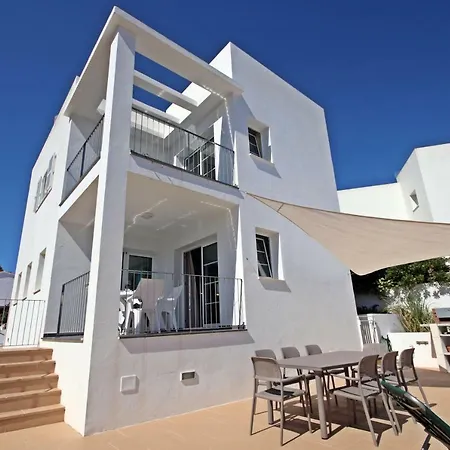 Villa Bella, 350m Zum