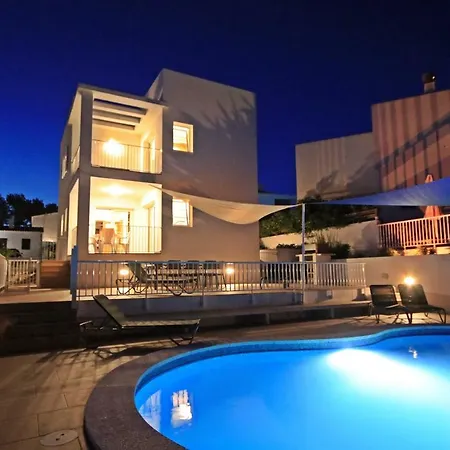 Bella, 15 Minuten Zum Strand, Air Conditioning Is Not Included Villa *